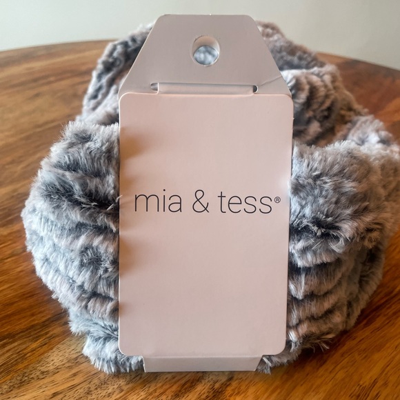 Mia & Tess wrap around neck scarf - Picture 9 of 12